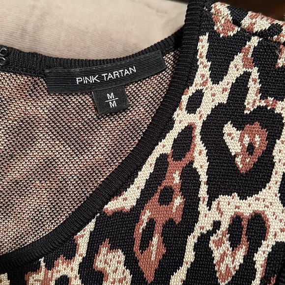 Gorgeous elegant Cheetah print fitted well made thick midi dress - Picture 2 of 3